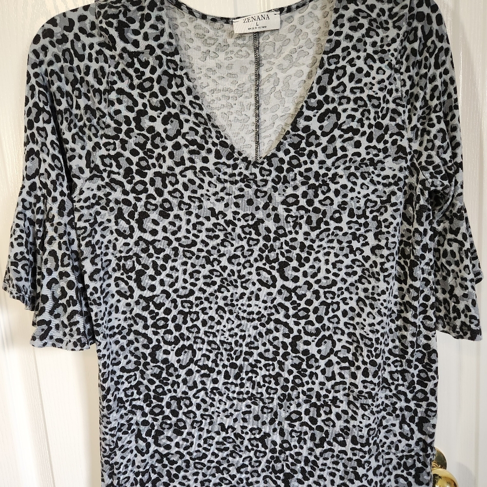 Zenana animal print shirt - size Large